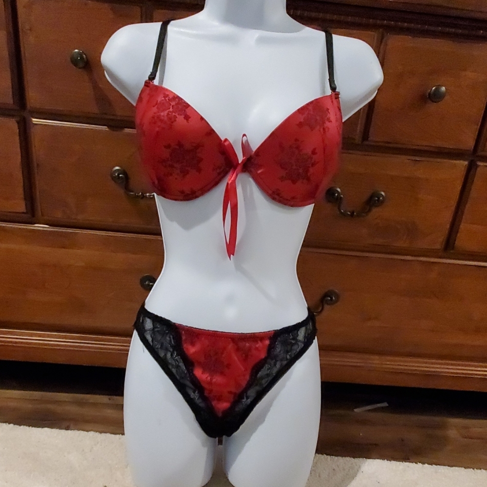 Red and black floral intimates set